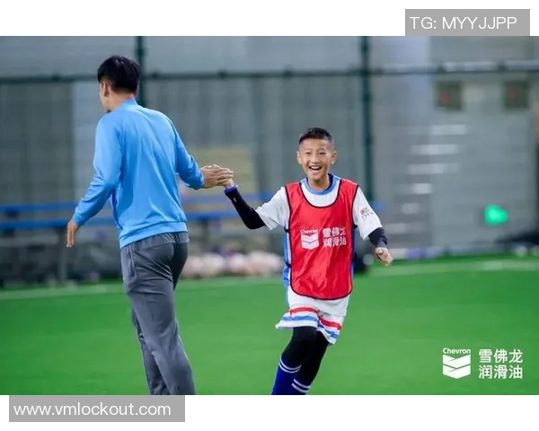 在日本旅行时偶遇足球明星拍照留念的奇妙经历